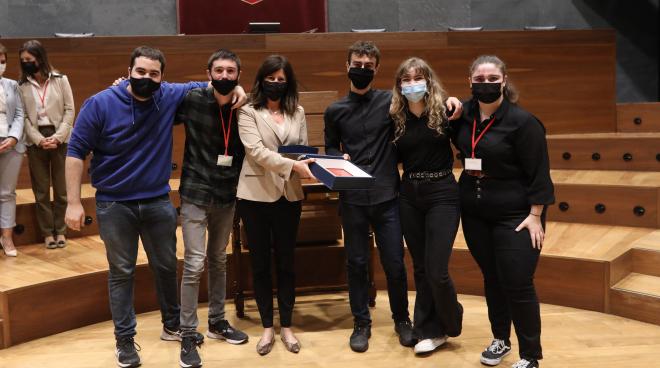 ALUMNOS DEL IES TOKI ONA SUBCAMPEONES DEL XII TORNEO DE DEBATE DE BACHILLERATO